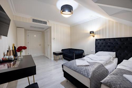 a bedroom with a bed and a desk in it at Dworek Kurowski in Szczecin