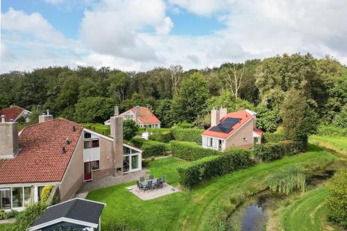 an aerial view of a house with a garden at Bladkoning I Trendy Huisje met Openhaard in Zwiggelte