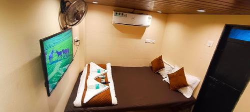 Televiisor ja/või meelelahutuskeskus majutusasutuses Nadim Tiger Residency