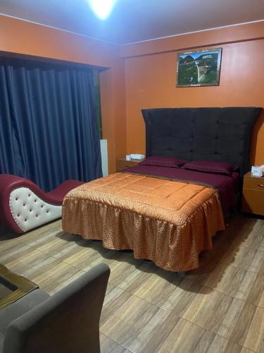 Ένα ή περισσότερα κρεβάτια σε δωμάτιο στο Hostal El Amazonas 03