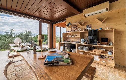 Ruang duduk di Lovely Home In Volpago Del Montello