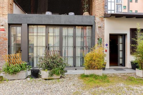 Taman di luar Via Fratelli Morelli - private parking-15 MIN from the centre