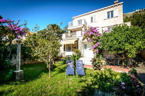 New & stylish apartments with a lush private garden