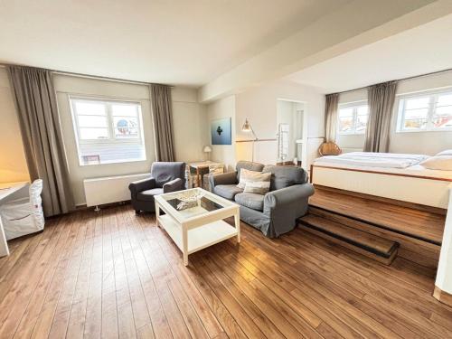 a living room with a bed and a couch and a table at Pier 7 im Pierspeicher in Kappeln
