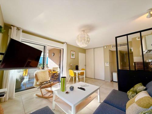 A011-Superbe Studio avec Terrasse Sauna Jacuzzi