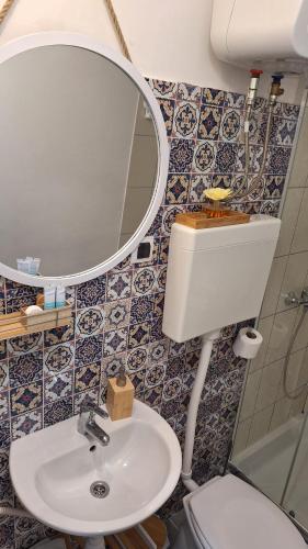 Ένα μπάνιο στο Apartments Teo 1