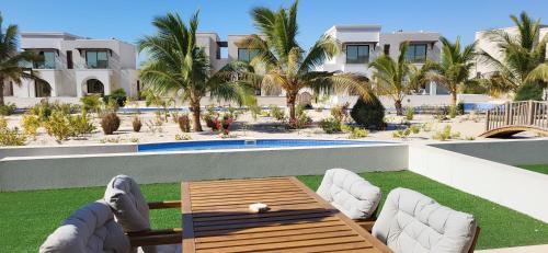 Bazén v ubytování Sunset Hawana nebo v jeho okolí