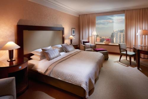 Posteľ alebo postele v izbe v ubytovaní Regent Warsaw Hotel
