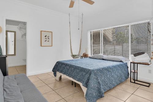 Postel nebo postele na pokoji v ubytování Coral Suite close to Little Havana