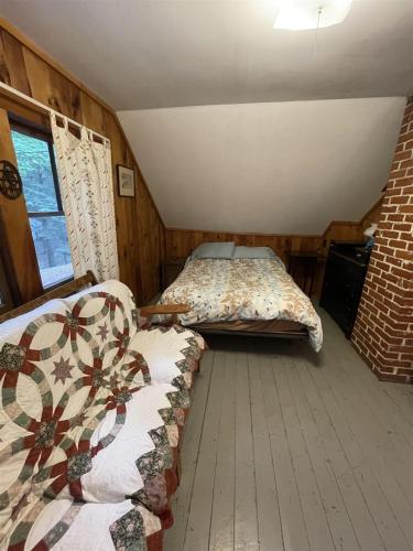 a bedroom with two beds in a room at SUNSET HAVEN LIMIT 8 cottage in Gray