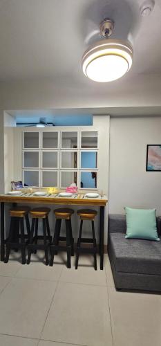 Area soggiorno di 2 Bedroom Mall of Asia and Airport