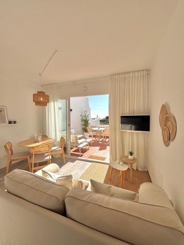 New apartment with Sea View, Big Terrace & Pools