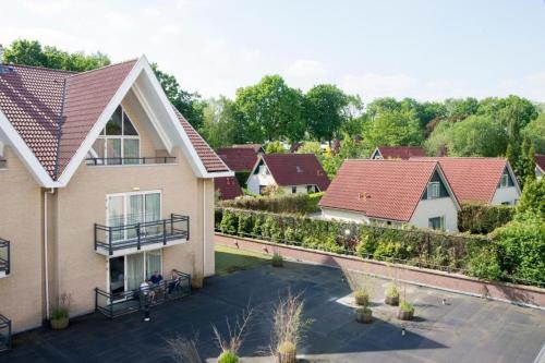 an aerial view of a house with a courtyard at Hotel & Appartementen - De Zeven Heuvelen in Groesbeek