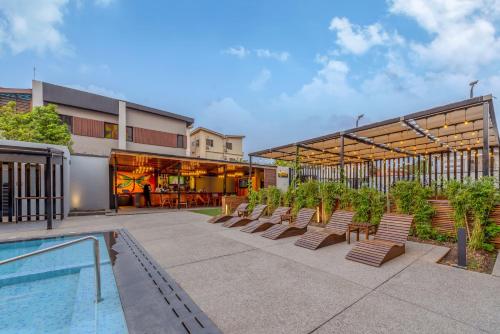 Πισίνα στο ή κοντά στο Eden Gardens Hotel