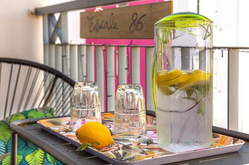 a table with a glass vase and a plate with lemons at Escale 86 in Sainte-Marie