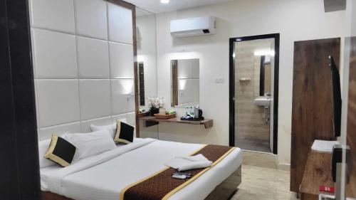 Un ou plusieurs lits dans un hébergement de l'établissement Grace Residency Chennai Airport