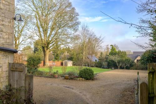 a yard with a fence and a house at 19th Century House Private Parking nr Painswick in Painswick