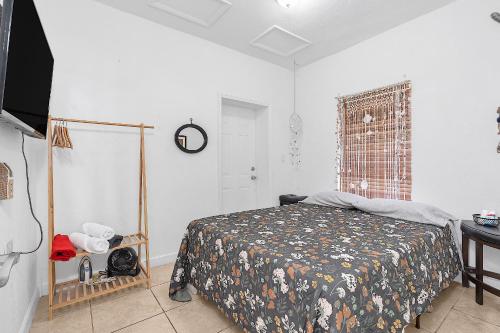 Ένα ή περισσότερα κρεβάτια σε δωμάτιο στο Private room in Little Havana
