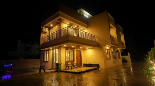 a house in the rain at night at Cascade Farmhouse in Kārli