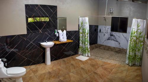Un baño de Hotel Almore