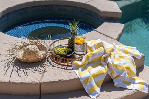 Gallery image of Htd Pool Spa Arcade State Farm Stadium in Avondale