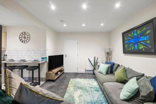 a living room with a couch and a table at Cooper House Stay - Large Stylish House in Oxford