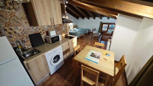 Kuchyň nebo kuchyňský kout v ubytování Apartamentos Rurales Rad Icarium