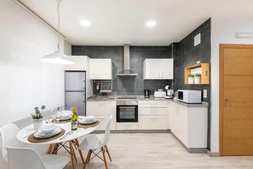 Apartamento 2 habitaciones a140m de playa Caneliñas 001