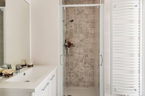 Photo de la galerie de l'établissement Chambre Chez Wei - Le Petit Roof - Sud de Paris, à Villebon-sur-Yvette