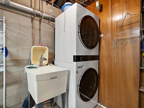 Galeriebild der Unterkunft Private Master Suite in house - 14 miles To Downtown Minneapolis in Plymouth