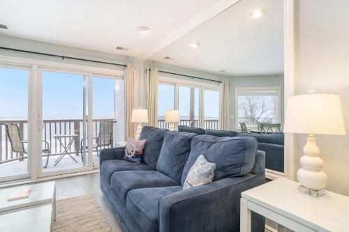 Χώρος καθιστικού στο Beachside 214 Luxury Condo on the Beach