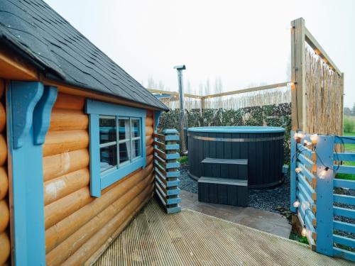 Billede fra billedgalleriet på Sunset Retreats The Double Hobbit i Worcester