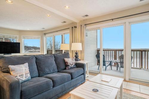 Μια τηλεόραση ή/και κέντρο ψυχαγωγίας στο Beachside 220 Luxury Condo on the Beach