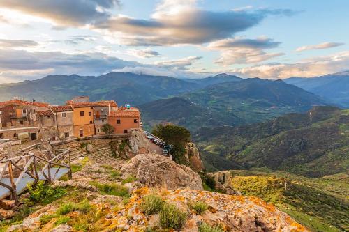 a village on a mountain with mountains in the background at Passo del Mattino in Locati