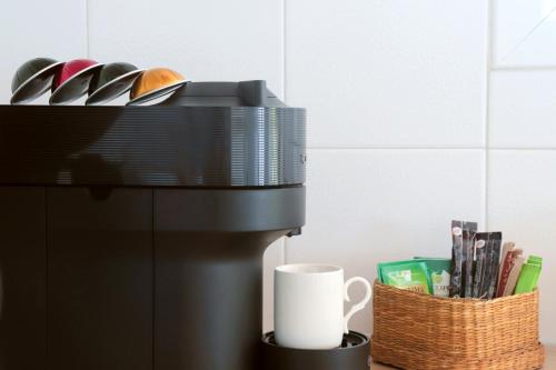 Kemudahan buat kopi dan teh di Onar House IV
