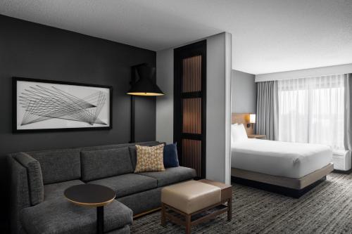 a hotel room with a bed and a couch at Hyatt Place Nashville/Hendersonville in Hendersonville