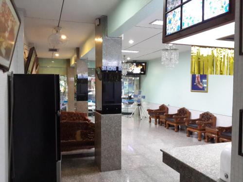 a restaurant with a waiting room with couches at Singapore Hotel in Hat Yai
