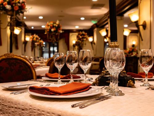 a table with wine glasses and napkins on it at Plaza Grande Hotel in Quito