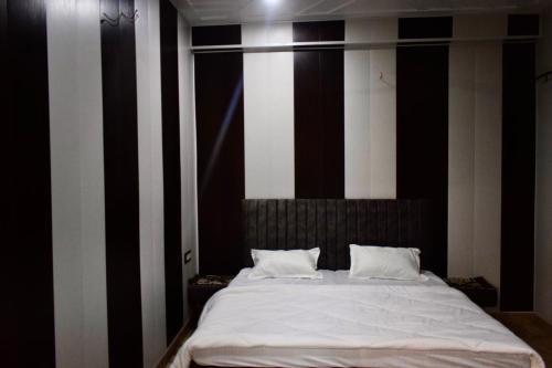 a bed in a room with black and white stripes at 400meter from Sangam ghat Kuldeep 2 in Prayagraj