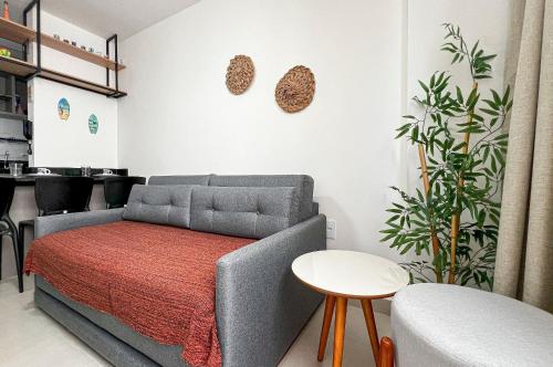 a bedroom with a bed with a red blanket at Flat Super Aconchegante Intermares 4 Pessoas in Cabedelo