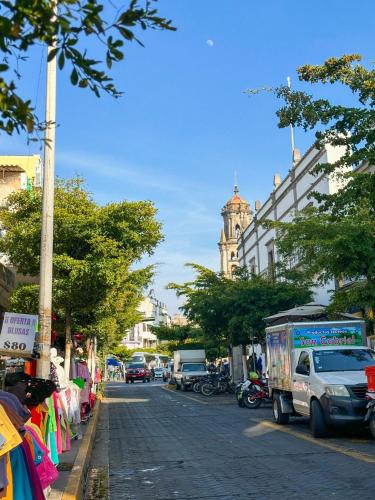 a street with cars parked on the side of the road at Pequeño espacio, gran lujo en Zapotlanejo Suite 304 in Zapotlanejo