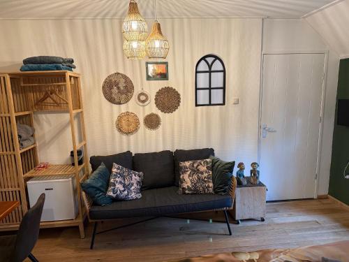 a living room with a couch in a room at Rumah Indo Garden in Wilp