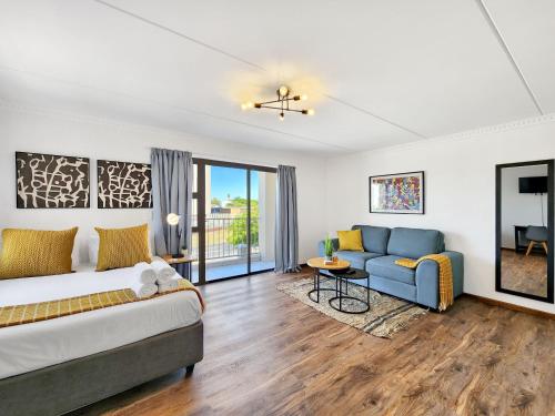 Gallery image of 9 mins to beach, Wifi, Parking, Balcony, Braai in Cape Town