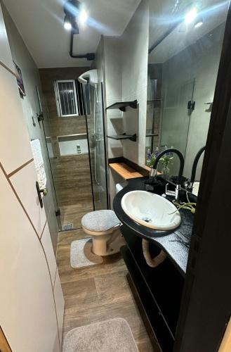 a bathroom with a sink and a shower and a toilet at Ap design 002 Cond Cais da Sagração Angelim in São Luís