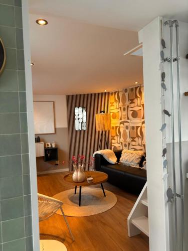 a living room with a couch and a table at Huisje 16 in Noordwijk aan Zee