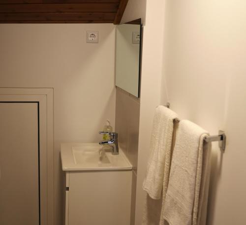 Koupelna v ubytování Sea & Mountain View Lombo de Cima House BBQ & Wifi