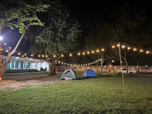 Taman di luar แพนด้าแคมปิ้งเขาใหญ่