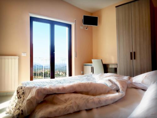 Giường trong phòng chung tại Villa La Mulinella