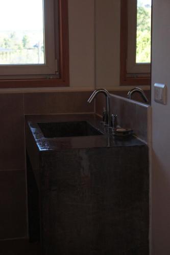 a bathroom with a sink and a window at Cabaña para 4 personas in El Hoyo