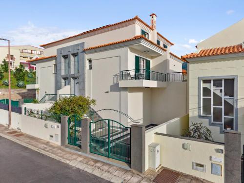 Avista Navios Holiday Home - Sea View & Free Parking in Funchal